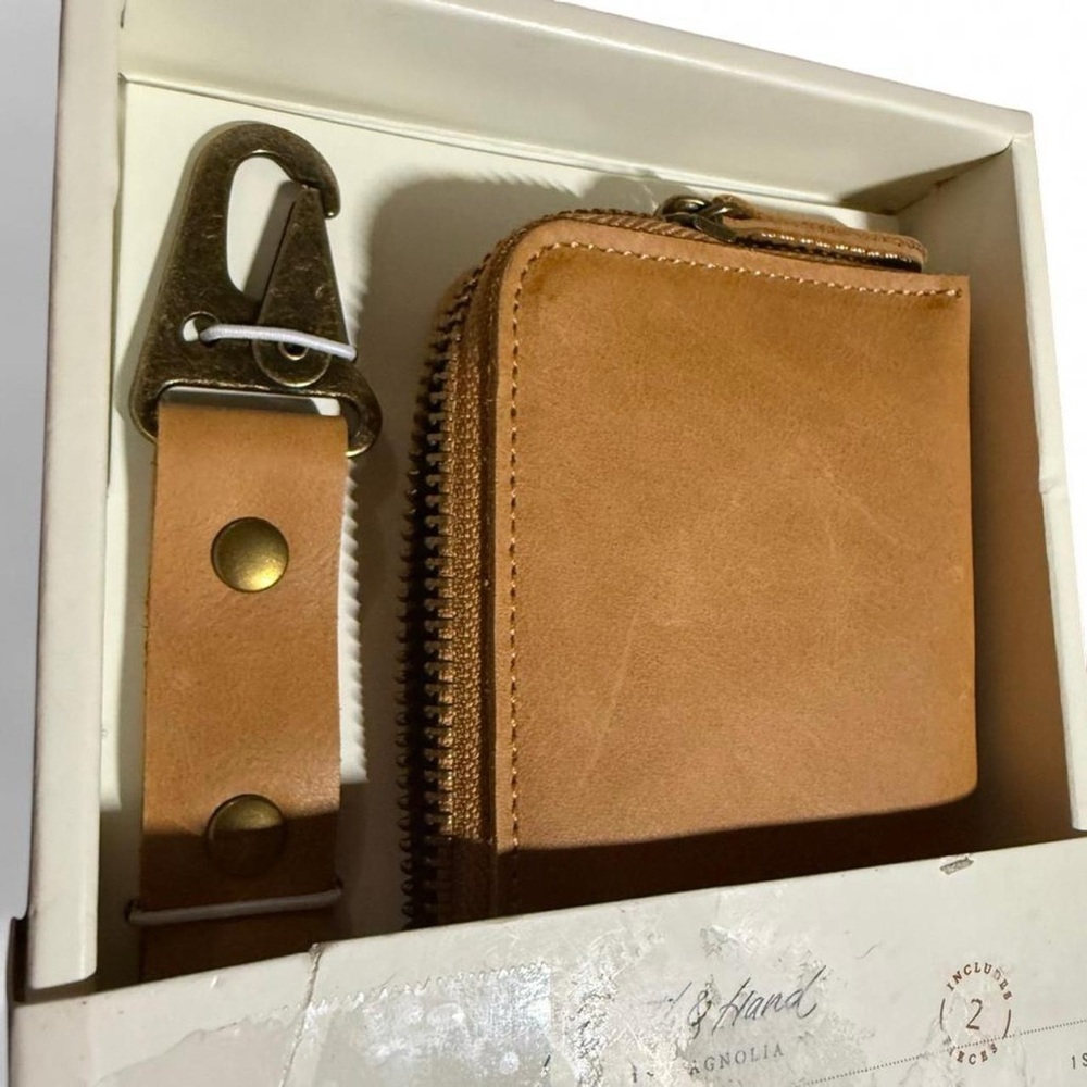 Hearth and Hand Brown Leather‎ Coin Wallet and Keychain, New in Box - Picture 3 of 5
